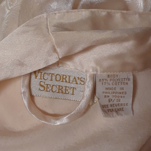 Vintage Victoria's Secret robe - Picture 8 of 8